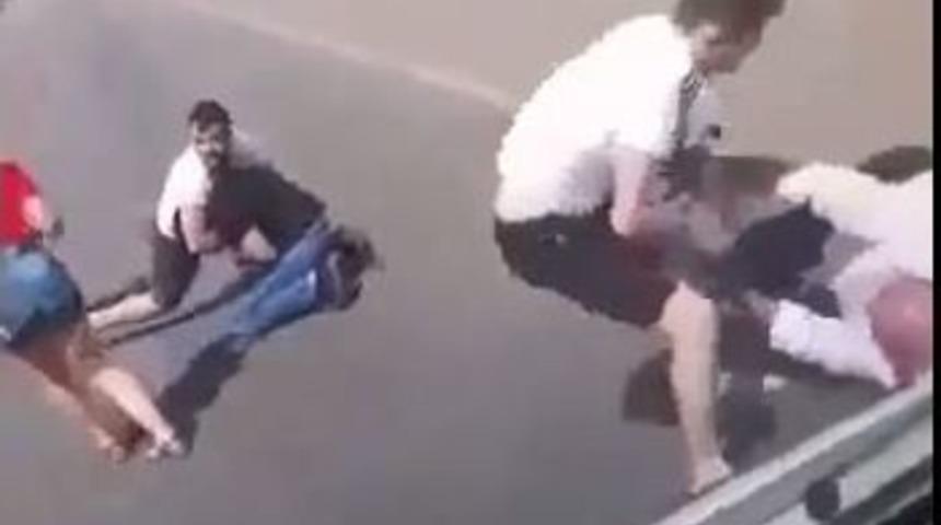 Yol Verme Tartışması Meydan Dayağına D&ouml;nd&uuml;: 3 Yaralı