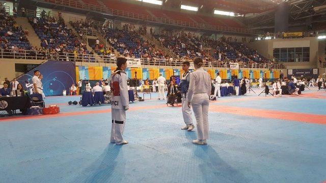 Yunanistan’daki Taekwondo Şampiyonasında Milli Sporcumuz Çeyrek Finalde 5. Oldu