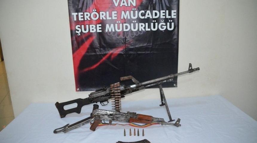 Van&rsquo;da Metruk Bir Binada Silah Ve M&uuml;himmat Ele Ge&ccedil;irildi