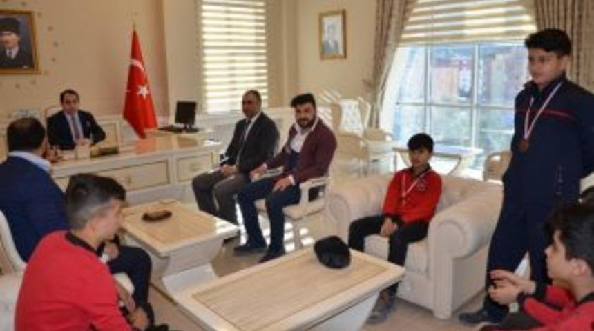 Kaymakam Başarılı G&uuml;reş&ccedil;ileri Ağırladı