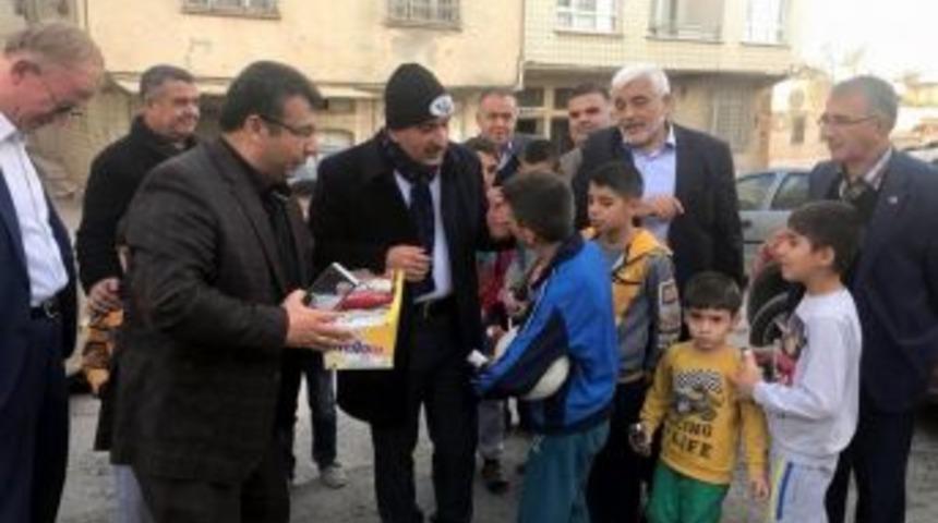 Başkan Kara Çocukları Sevindirdi