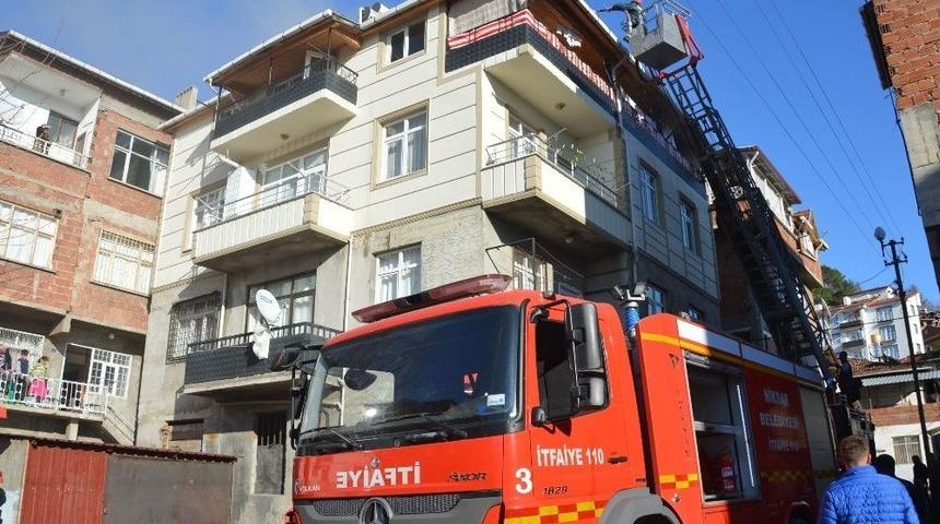 Niksar’da Çatı Yangını