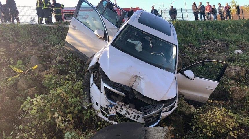 Otomobil Şarampole Yuvarlandı: 1 Yaralı