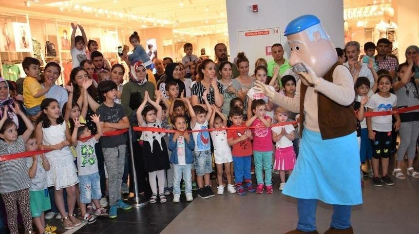 &Ccedil;ocuklar Forum Magnesia&rsquo;da Bayramı Dolu Dolu Ge&ccedil;irdi