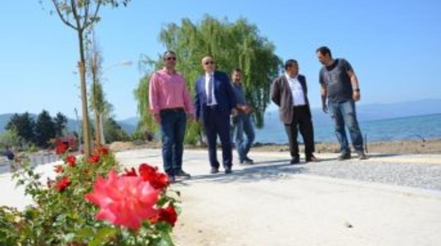 İznik Sahili 800 Ağa&ccedil; 100 &Ccedil;eşit Bitki İle Botanik Bah&ccedil;esini Andıracak