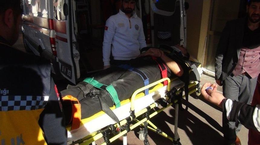 Kaldırıma &Ccedil;arpan Motosikletin S&uuml;r&uuml;c&uuml;s&uuml; Yaralandı