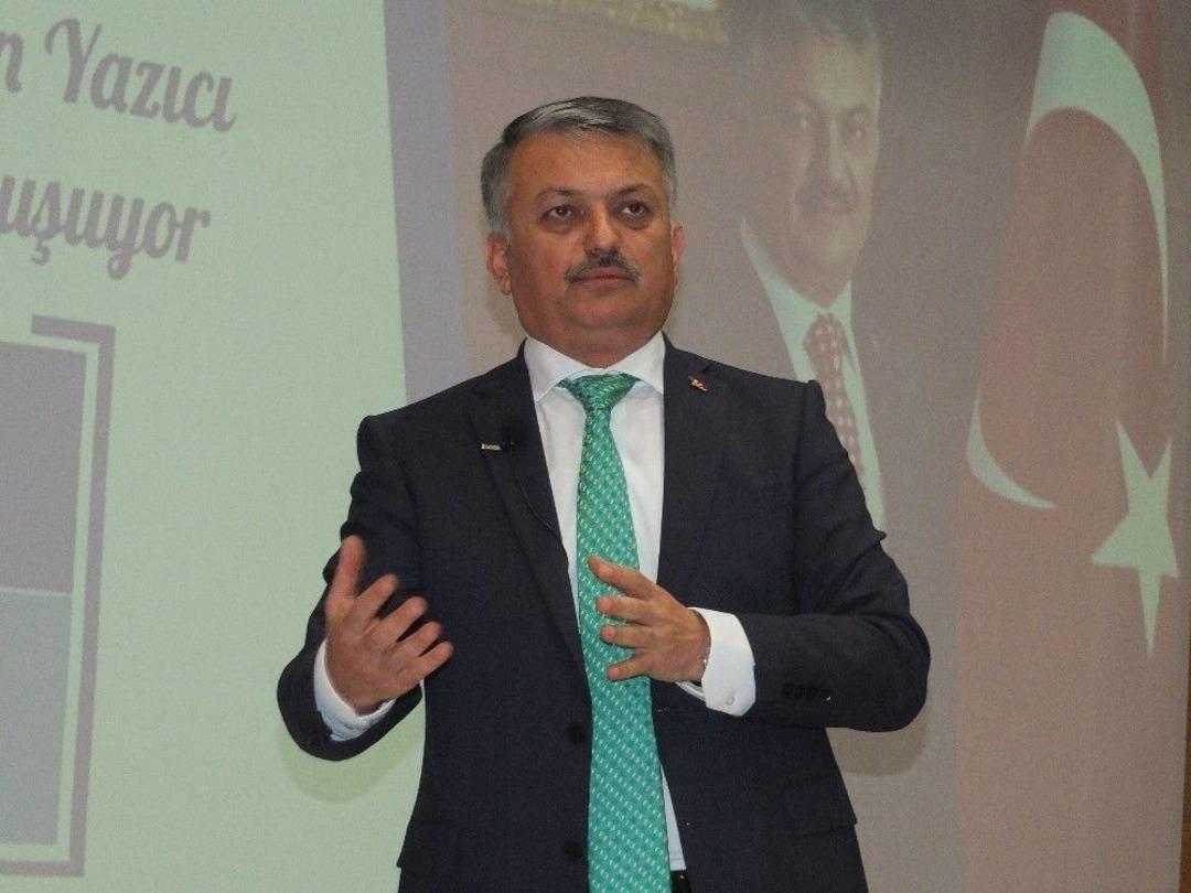 Vali Yazıcı &Uuml;niversitelilerle Buluştu