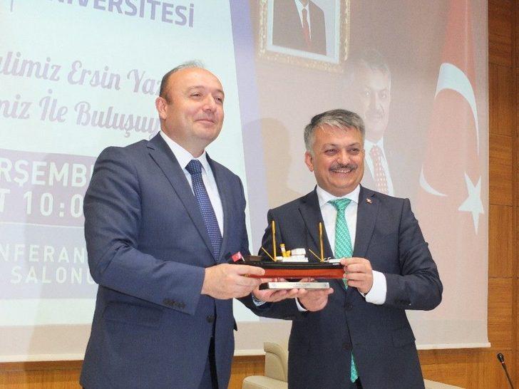 Vali Yazıcı Üniversitelilerle Buluştu G4