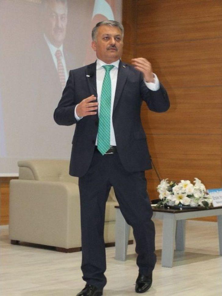 Vali Yazıcı Üniversitelilerle Buluştu G5