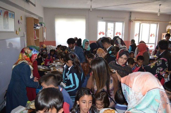 Adilcevaz’da Okul Yararına Kermes Düzenlendi G2