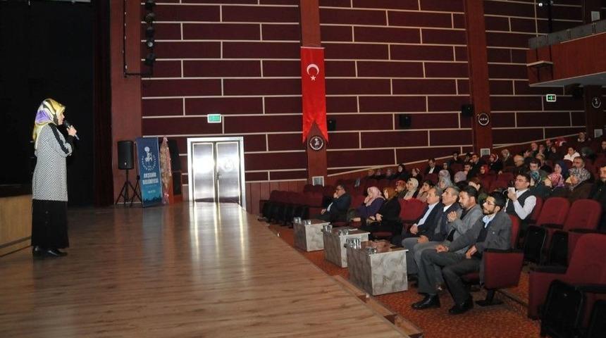 Akşehir&rsquo;de &ldquo;ailede; Ergen - Anne Ve Baba İletişimi&rdquo; Anlatıldı