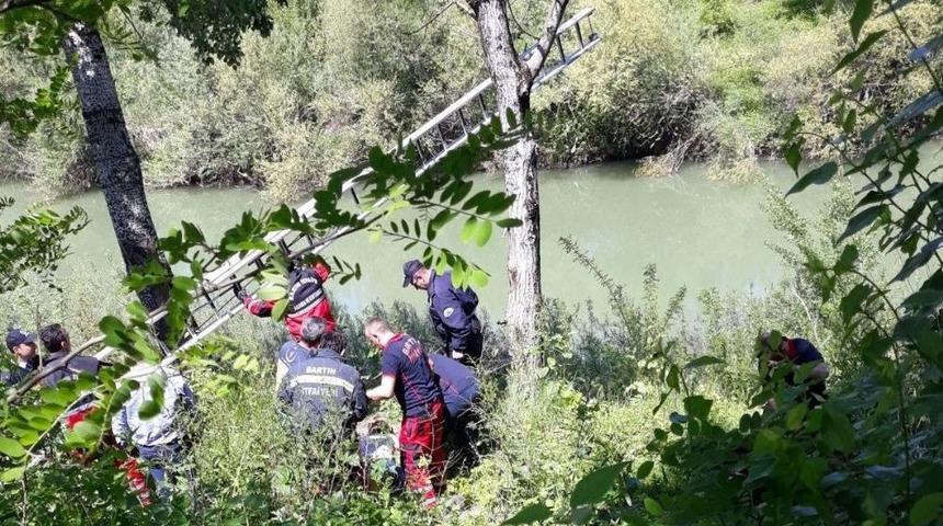 Elindeki İple Kavak Ağacına &Ccedil;ıkınca Ekipleri Alarma Ge&ccedil;irdi