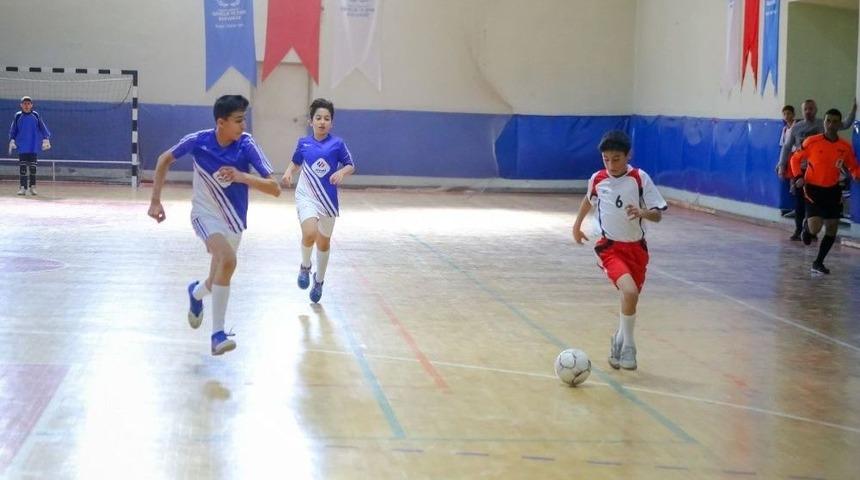 Okullararası Salon Futbolunda Finalistler Belli Oldu