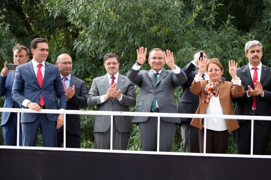 Bozdağ: &ldquo;chp&rsquo;yi Apo&rsquo;nun Askeri Yapmak &Uuml;zere Uygun Adım Marş İleri Doğru G&ouml;t&uuml;r&uuml;yorsunuz&rdquo;