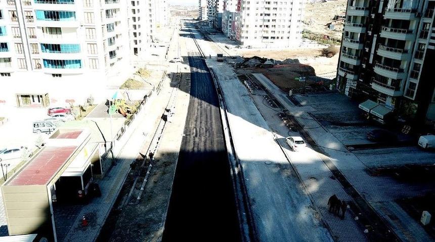 Yeşil&ccedil;am Caddesi Asfaltlanıyor