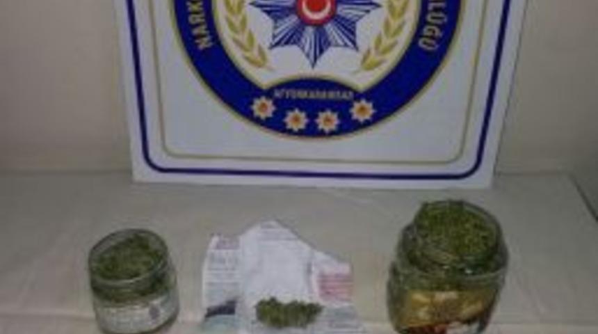 Polis 238 Gram Esrar Yakaladı