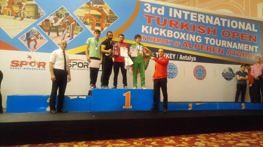 Kick Boksta Balıkesir&rsquo;li Sporcuların B&uuml;y&uuml;k Başarısı