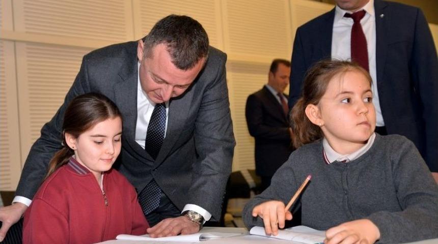 Vali B&uuml;y&uuml;kakın, &ldquo;donanımlı Nesiller Yetiştirmeliyiz&rdquo;