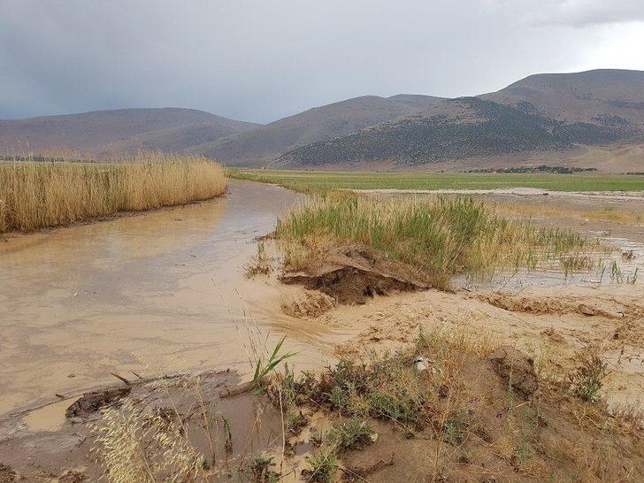 Antalya’da Şiddetli Yağmur Nohut Tarlalarını Çamur Deryasına Çevirdi G1