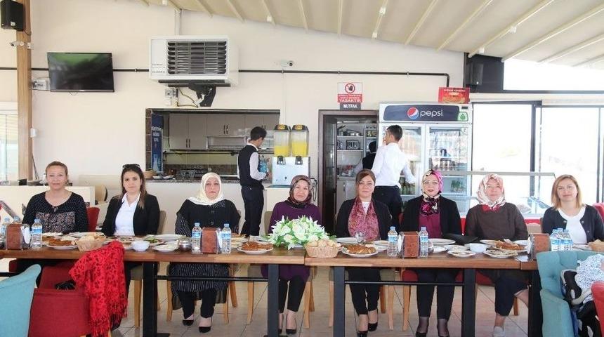 Polis Eşleri Kahvaltıda Buluştu