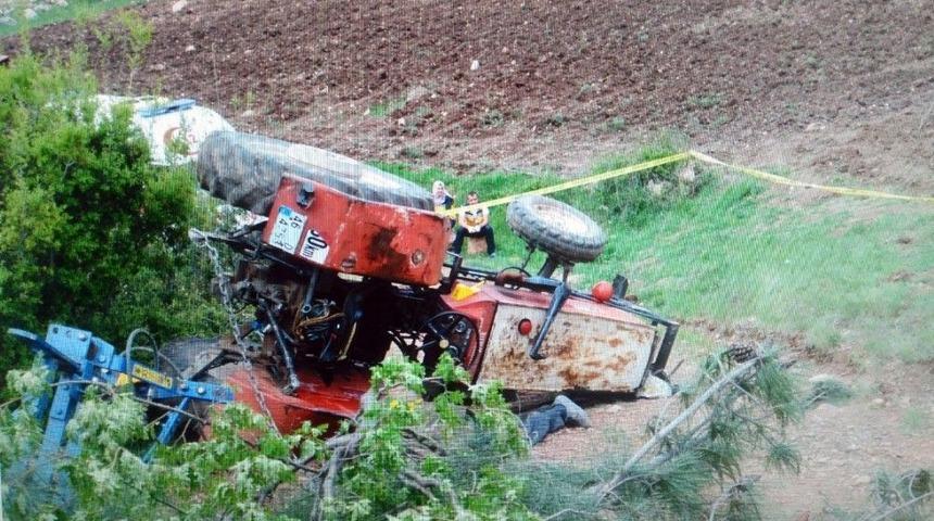 Kullandığı Trakt&ouml;r&uuml;n Altında Kaldı