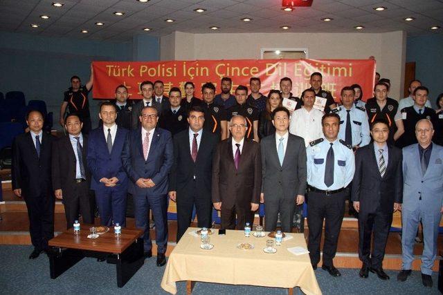 Atatürk Havalimanı’nda Polislere Çince Dersi