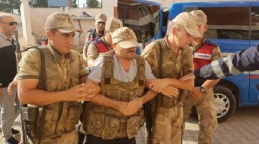 Eşi Ve Ailesinden 3 Kişi &Ouml;ld&uuml;ren Damat Teslim Oldu