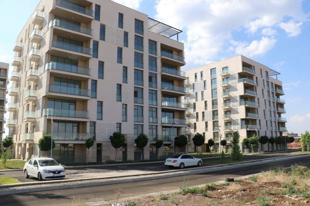 Diyarbakır&rsquo;daki Ter&ouml;r Mağduru Aileler Yeni Evlerine Kavuşuyor