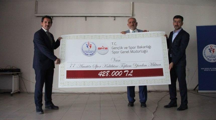 Gen&ccedil;lik Ve Spor Bakanlığı Tarafından Van&rsquo;da Amat&ouml;r Spor Kul&uuml;plerine Nakdi Yardım Yapıldı
