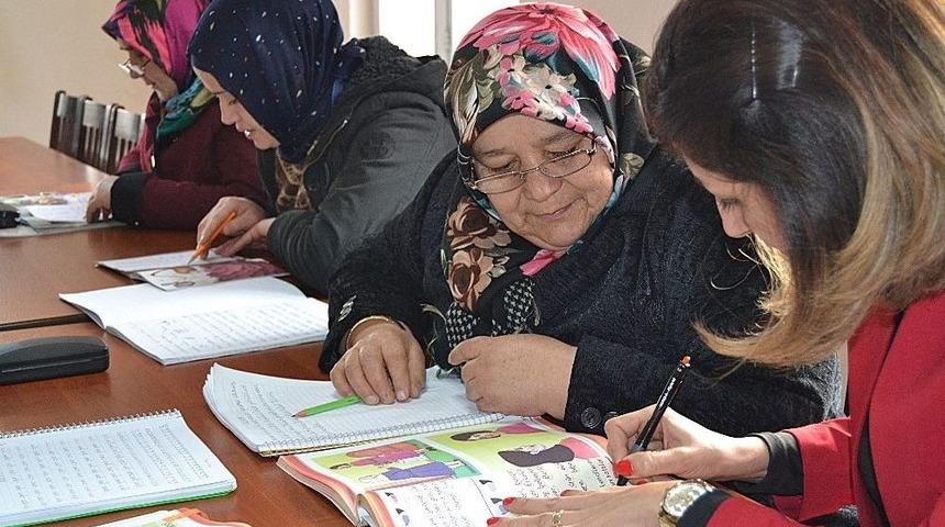 8 Yılda 500 Kişi Okuma Yazma &Ouml;ğrendi