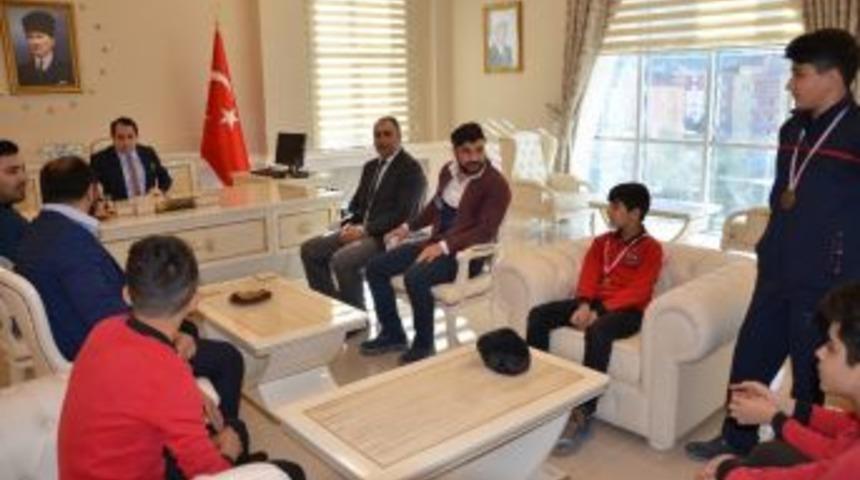 Kaymakam Zengince Başarılı Sporcuları Ağırladı