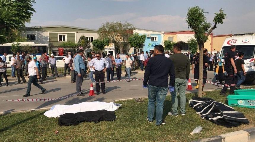Manisa&rsquo;da Otomobil İş&ccedil;ilere &Ccedil;arptı: 3 &Ouml;l&uuml;