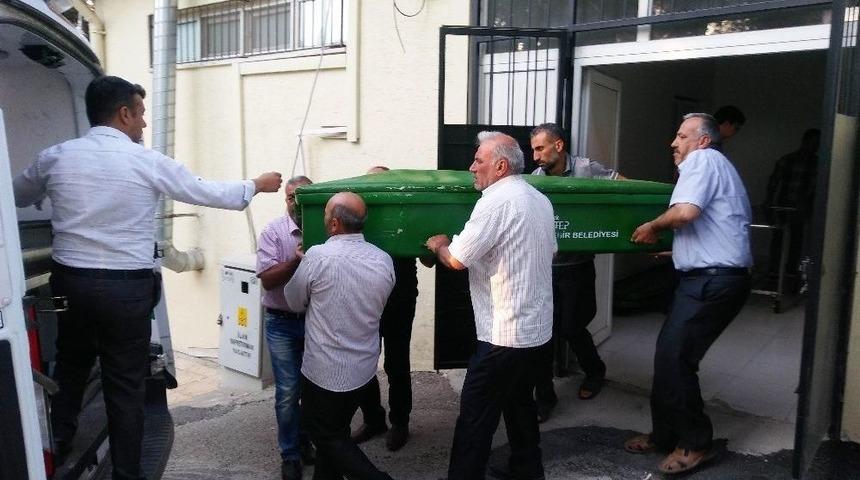 &Ouml;fkeli Damadın &Ouml;ld&uuml;rd&uuml;ğ&uuml; 3 Kişinin Cenazeleri Yakınlarına Teslim Edildi