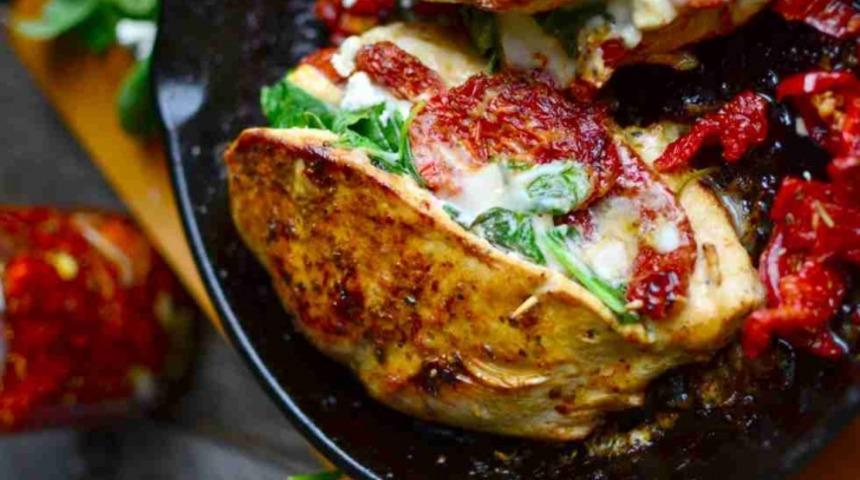 Kurutulmuş Domates, Ispanak ve Peynirli Tavuk