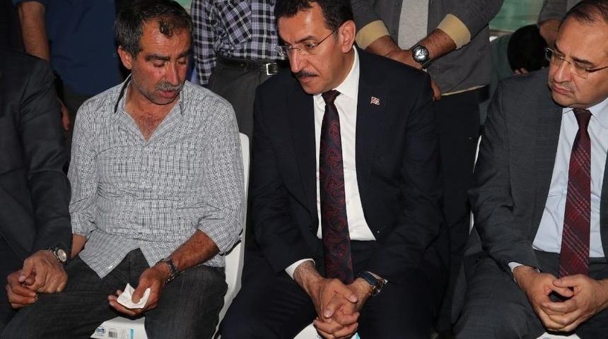 Bakan T&uuml;fenkci, Şehit Ailesini Ziyaret Etti