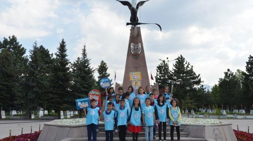 Melikgazi Belediyesi &Ccedil;ocuk Meclisi&rsquo;nden Şehitlik Ziyareti