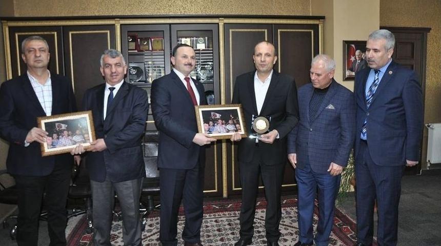 T&uuml;rkiye Maden İş&ccedil;ileri Sendikasına 15 Temmuz Plaketi