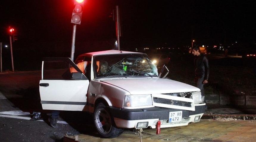 Kırmızı Işık İhlali Kazaya Neden Oldu