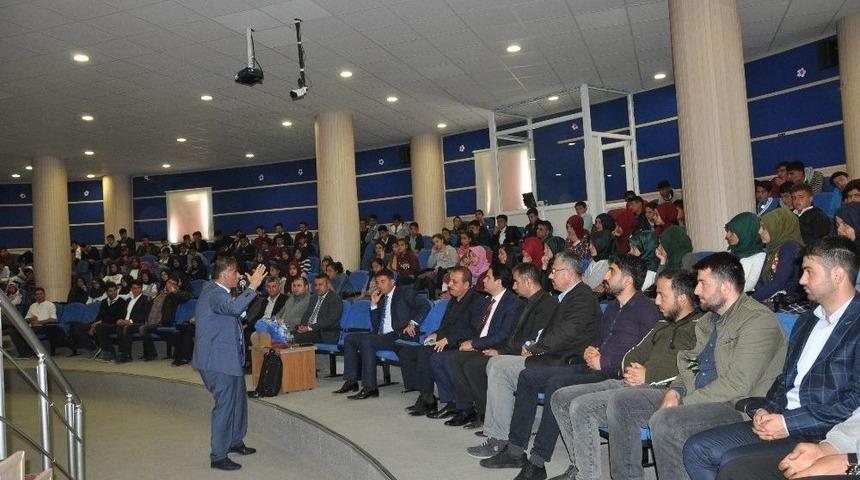 Sincik&rsquo;te &rsquo;eğitim Ve Gelecek&rsquo; Konulu Konferans Yapıldı