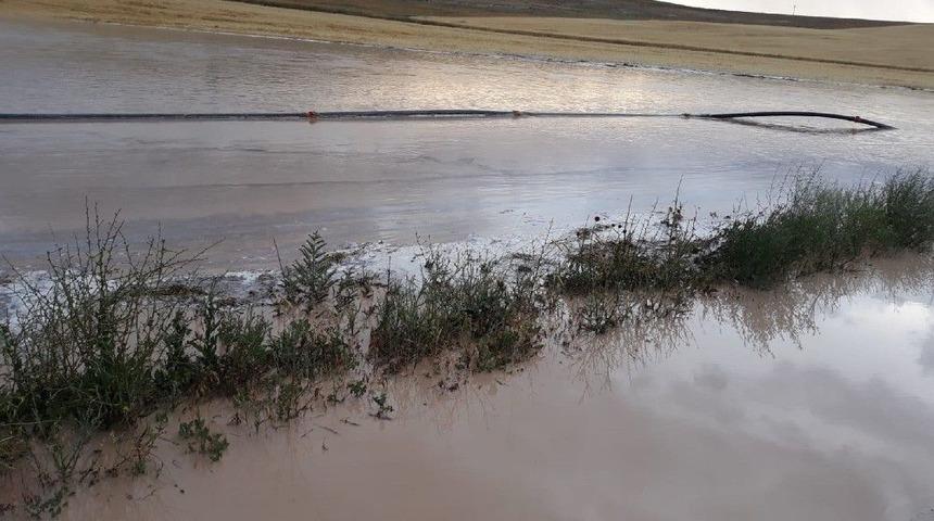 Sel Tarım Arazilerine Zarar Verdi