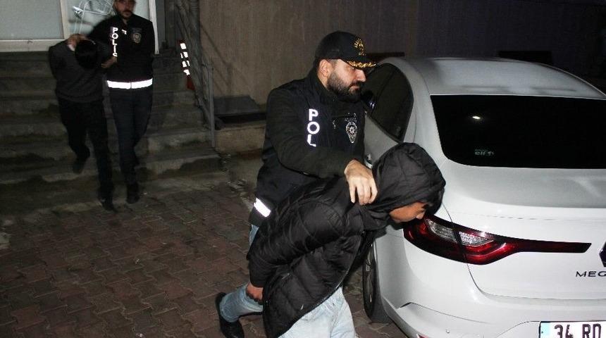 Kablo Y&uuml;kl&uuml; Kamyonu Kaşıkla &Ccedil;alıştırıp &Ccedil;alan Hırsızlar Yakalandı