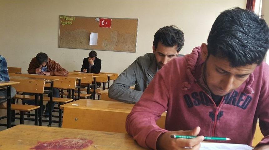 Beş Kişi Kitap Okuyarak Tatil Kazandı