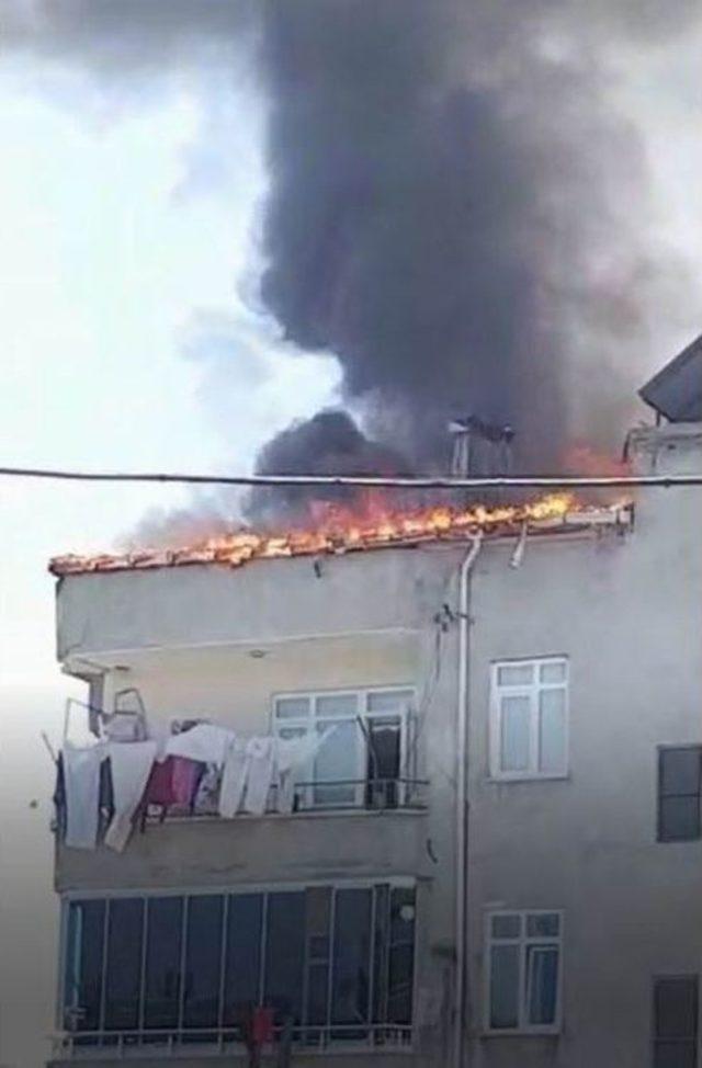 Samsun&rsquo;da &Ccedil;atı Yangını Korkuttu 1