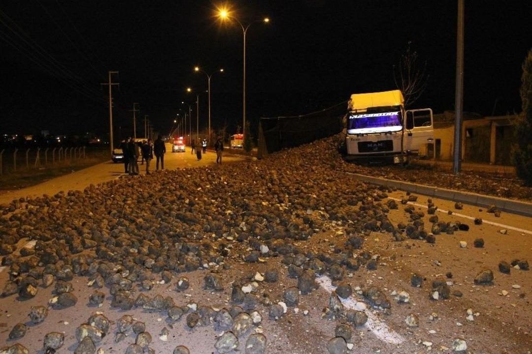 Taksitle Satın Aldığı Tırı Devirince H&uuml;ng&uuml;r H&uuml;ng&uuml;r Ağladı