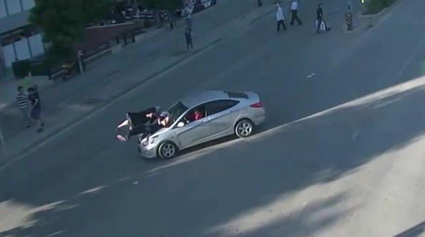 Trafik Kurallarına Uymayan İki Kadın &Ouml;l&uuml;mden D&ouml;nd&uuml;