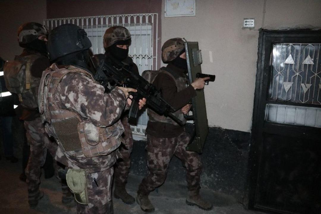 Torbacılara Şafak Vakti Baskın: 8 G&ouml;zaltı