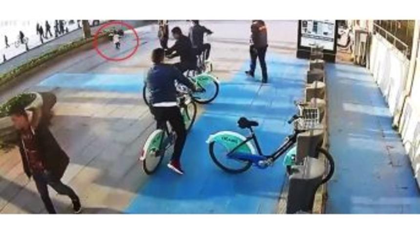 K&uuml;&ccedil;&uuml;k Kızı &Ouml;l&uuml;mden Son Anda Kurtardı