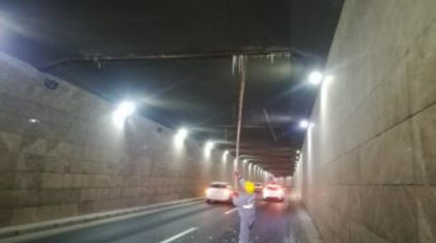 Ankara B&uuml;y&uuml;kşehir Tehlike Oluşturan Buz Sarkıtlarını Temizliyor