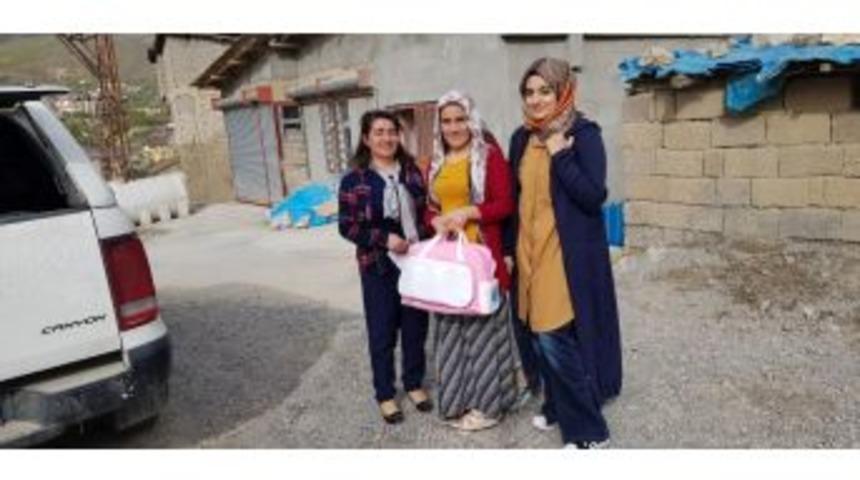 Hakkari&rsquo;de Bebeklerin Y&uuml;z&uuml; G&uuml;l&uuml;yor