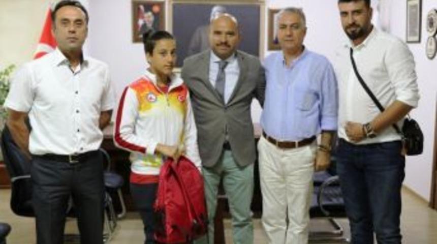 Avrupa İkincisi Fadime&rsquo;den İl M&uuml;d&uuml;r&uuml; Demir&rsquo;e Ziyaret